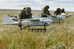 Linh kiện do Mỹ sản xuất hỗ trợ pháo binh Nga khai hỏa ở Ukraine