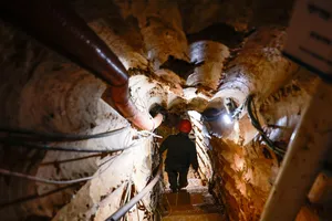 Hezbollah công khai đường hầm chứa vũ khí bí mật, đằng sau có thể là gì?