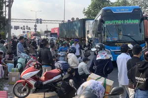 Bến xe hiện đại nhất nước vẫn ‘lép vế’ so với điểm đón trả khách tuyến cố định trên quốc lộ 1