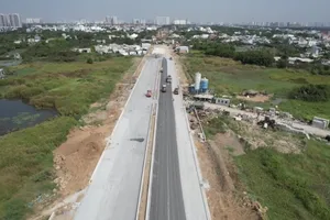 Hàng chục công nhân ăn Tết trên công trường dự án mở rộng Quốc lộ 50 