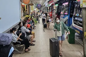 Ngày 28 Tết, lượng khách về quê từ các bến xe 'đạt đỉnh'