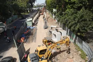 Làm 2 cầu vượt tạm tại dự án hầm chui Trần Quốc Hoàn - Phan Thúc Duyện