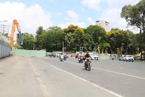 Chính thức mở rộng rào chắn, thi công cầu vượt tạm trên đường Trần Quốc Hoàn