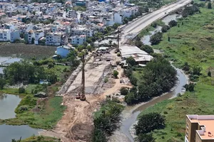 Dự án mở rộng quốc lộ 50 gặp nhiều khó khăn trước ngày về đích