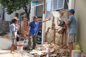 56 hộ dân tất bật tháo dỡ nhà cửa, hiến đất mở rộng hẻm 