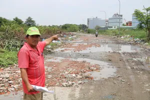 Hạ tầng khu tái định cư ở quận 8, TP.HCM xuống cấp hơn 20 năm, người dân khổ sở