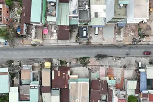 Đường Hoàng Hữu Nam ở TP Thủ Đức vẫn 'giậm chân' vì vướng mặt bằng