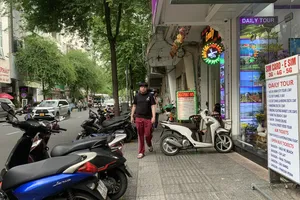Nhiều quận, huyện tại TP.HCM chậm triển khai cho thuê vỉa hè