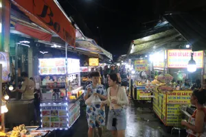 Phố ẩm thực ở TP.HCM: Nơi hiệu quả, nơi cầm chừng