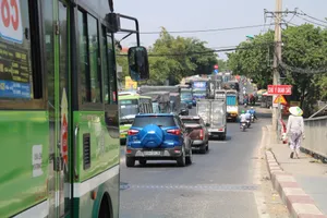 Lý do cấm xe tải lưu thông trên 2 tuyến đường ở huyện Hóc Môn 