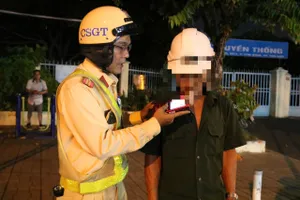 Vi phạm nồng độ cồn, tài xế nói 'lần trước còn chưa đóng phạt, xe này chắc bỏ luôn'