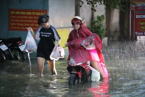 TP.HCM liên tục có mưa lớn, nhiều tuyến đường ngập úng
