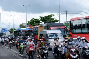 Giao thông cửa ngõ TP.HCM sau kì nghỉ Lễ đang ‘nóng dần’