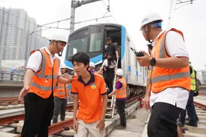 Hơn 1.000 người diễn tập cứu nạn tình huống cháy toa tàu metro số 1