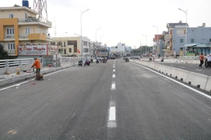 Cầu Bà Hom thông xe sớm hơn 1 ngày