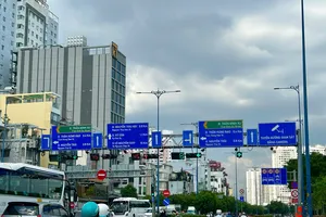 Sẽ khắc phục bất cập về biển báo, đèn tín hiệu giao thông ở TP.HCM