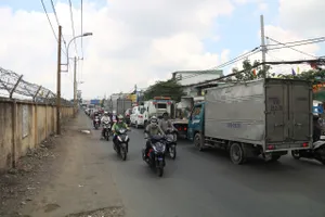 Vì sao 20 năm chưa mở rộng xong đường Phạm Văn Bạch, TP.HCM?