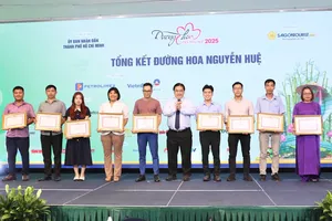 Tổng kết Đường hoa Nguyễn Huệ 2025: Vượt kỳ vọng, đón lượng khách kỉ lục