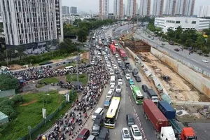 Nguyên nhân ùn ứ giao thông khi cấm xe máy vào đường dẫn cao tốc TP.HCM - Long Thành - Dầu Giây