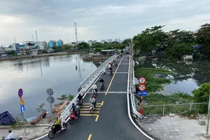 Cầu Phú Định thông xe sau mở rộng, giao thông hết ùn ứ