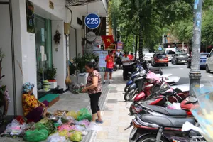 TP.HCM đẩy mạnh xử lý lấn chiếm vỉa hè, lòng đường qua hình ảnh