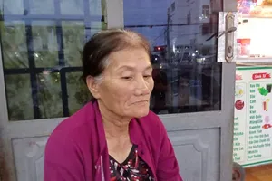 Một phụ nữ bị tạm giữ vì livestream sai sự thật, gây rối tại trụ sở UBND xã