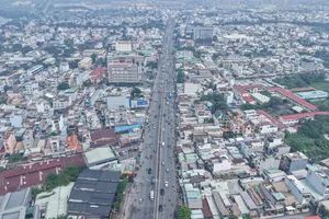 TP.HCM: Cận cảnh 6 km Quốc lộ 13 sắp mở rộng, làm đường trên cao