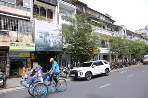 Hiện trạng đường Lê Lợi, TP.HCM trước ngày thay áo đón Tết