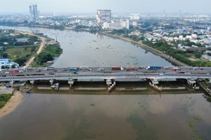 Chính thức hoàn thành nâng tĩnh không cầu Bình Phước 1, xe tải trọng lớn đã được lưu thông