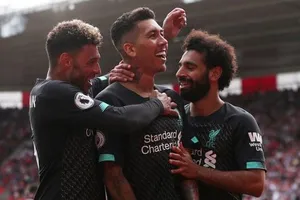 Thủ môn mắc sai lầm, Liverpool thắng nhọc Southampton