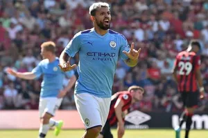 Aguero lập cú đúp, Man.City áp sát Liverpool