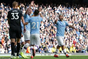 Thắng tưng bừng Brighton, Man. City tạm vượt mặt Liverpool