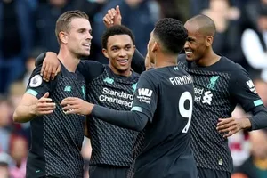 Thắng dễ Burnley, Liverpool lấy lại ngôi đầu từ tay Man. City