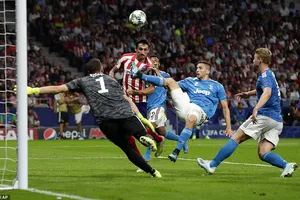 Man City thắng dễ, Juventus bị chia điểm phút cuối 