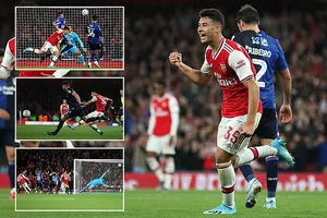 Arsenal, Man. City thắng dễ, Tottenham bị loại khỏi League Cup
