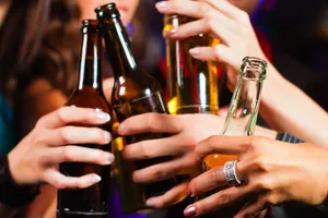 Uống rượu bia hằng ngày làm tăng nguy cơ mắc bệnh đột quỵ