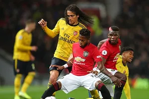 Hậu vệ mắc sai lầm, MU bị Arsenal cầm chân tại Old Trafford