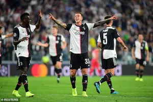 Juventus thắng dễ trên sân nhà, Atletico Madrid bùng nổ hiệp 2