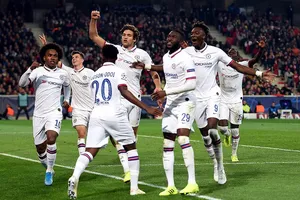  Chelsea có 3 điểm nhờ siêu phẩm, Ajax hủy diệt 'bầy dơi'