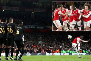 MU thắng nhờ phạt đền, siêu phẩm giúp Arsenal lội ngược dòng 