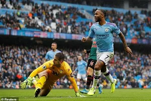 ‘Hủy diệt’ Aston Villa trong hiệp 2, Man City áp sát Liverpool