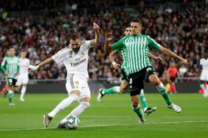 Real mất chiến thắng do VAR, Barca thua sốc nhưng vẫn đầu bảng