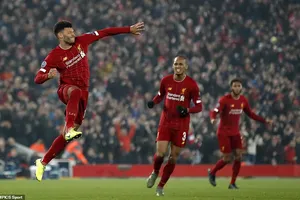 Napoli chia điểm sân nhà, Liverpool hạ Salzburg lên ngôi đầu