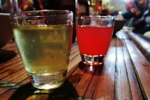 Uống rượu pha máu động vật liệu có an toàn?