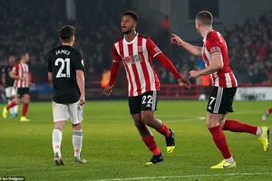 MU suýt lội ngược dòng ngoạn mục, mất 3 điểm phút 90