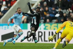 Man City mất điểm phút cuối trước Newcastle
