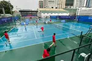 Clip siêu bão Kammuri đổ bộ vào thủ đô Manila 