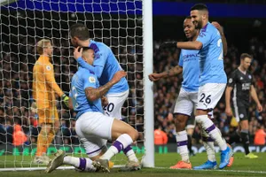 Ngược dòng thành công, Man. City kết liễu 'Bầy cáo' tại Etihad