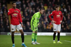 Siêu sao liên tiếp mắc sai lầm, MU thua sốc đội chót bảng