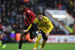 Arsenal chật vật cầm hòa, Chelsea thua sốc tại Stamford Bridge